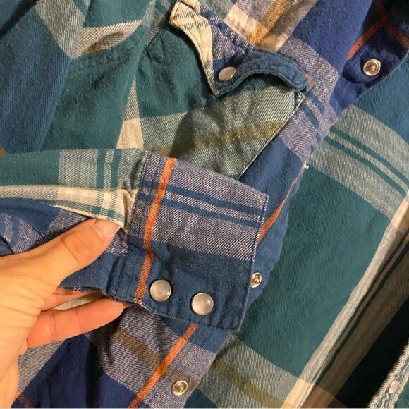 Levi’s blue fitted flannel - Picture 4 of 5